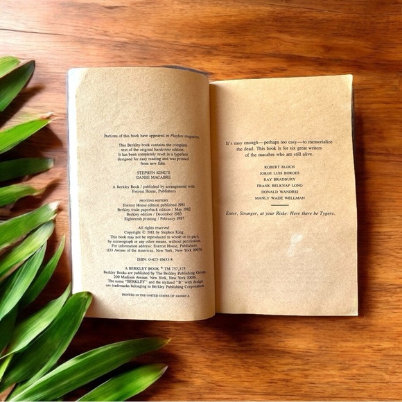 VINTAGE Stephen King’s Danse Macabre - 1987 Berkley Paperback Edition - Picture 6 of 8